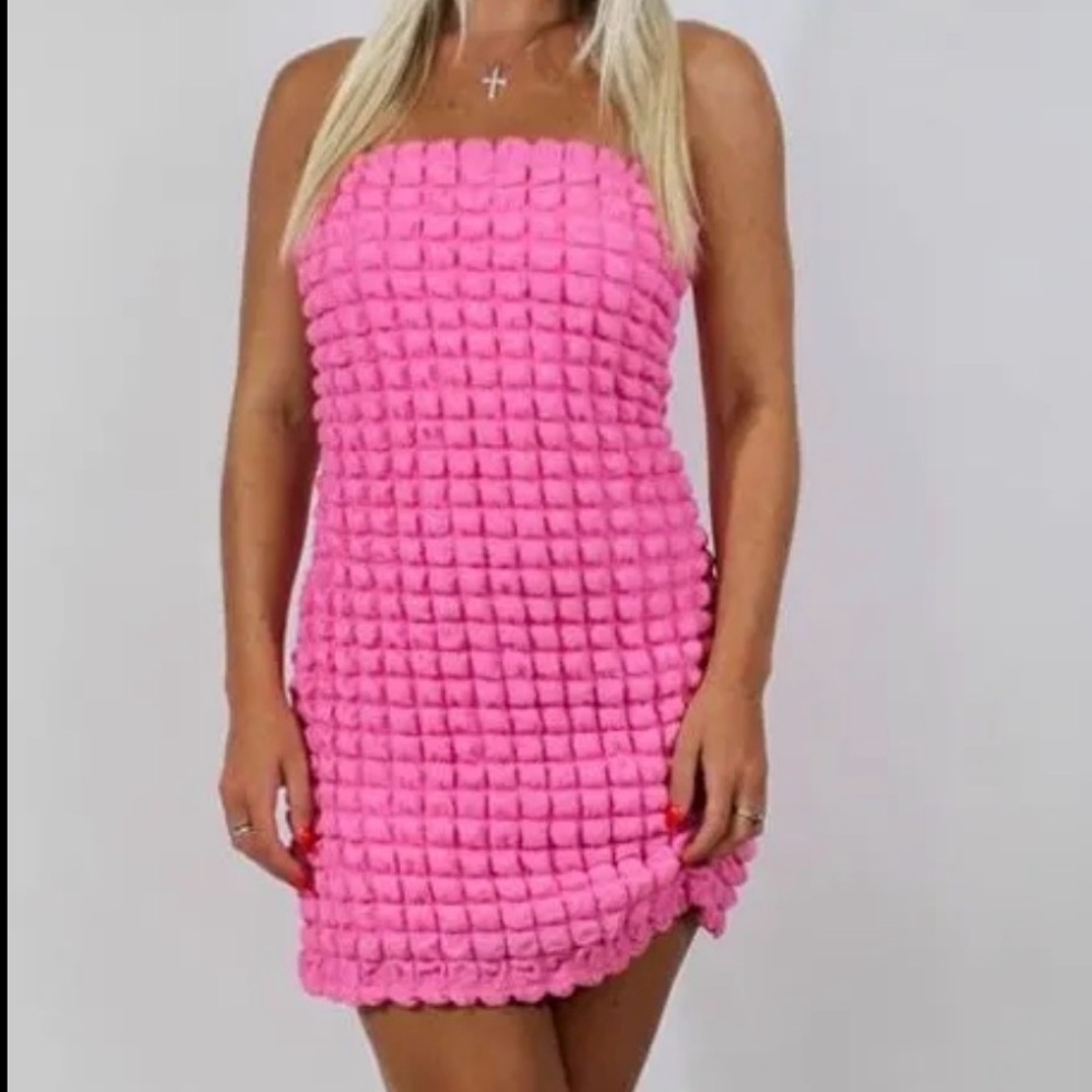 Boutique Pink Strapless Textured Mini Dress – Size S